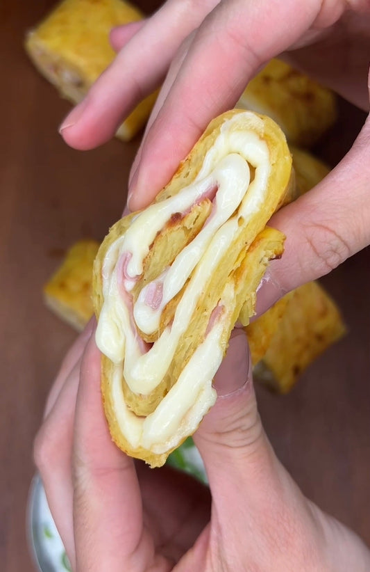Sonkás-sajtos tócsnitekercs, amivel nem lehet vele betelni! 😋