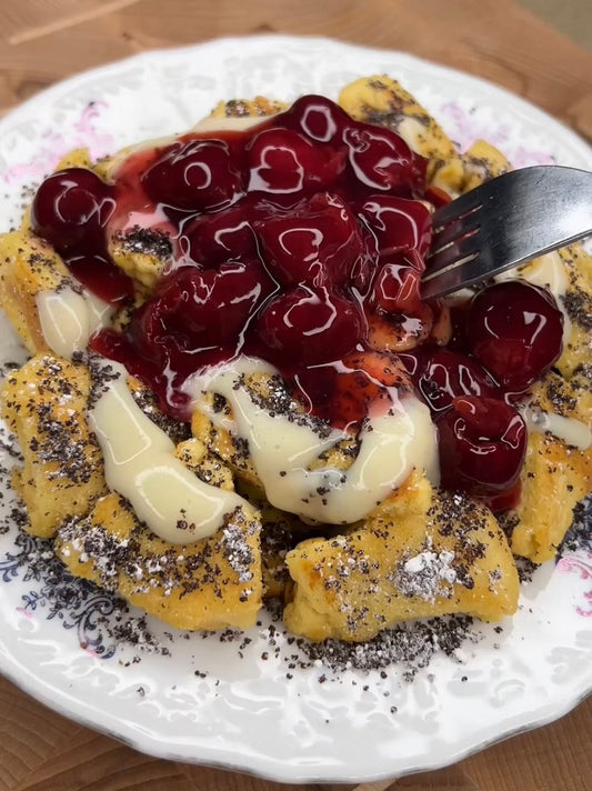 Meggyes–mákos császármorzsa 🍒