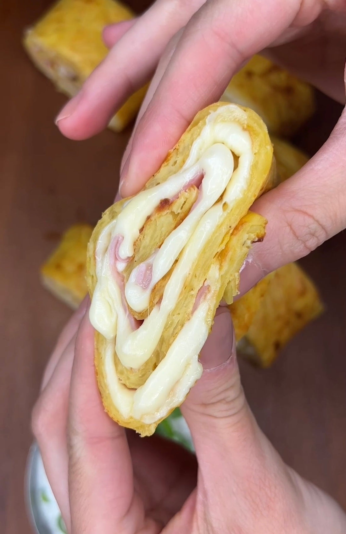 Sonkás-sajtos tócsnitekercs, amivel nem lehet vele betelni! 😋